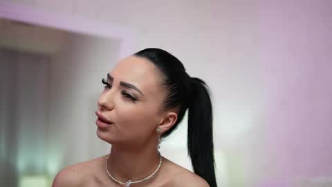 Snapshot of maraciel chatting on February 17, 10:49 pm Mara online show from February 17, 10:49 pm