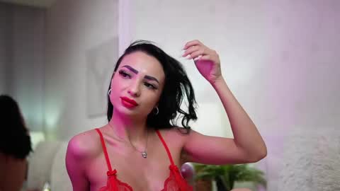 Snapshot of maraciel chatting on March 8, 12:33 am Mara online show from March 8, 12:33 am