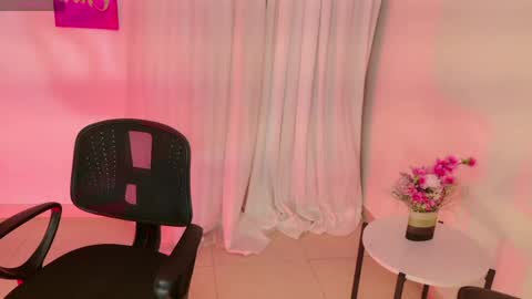 Mara online show from May 13, 7:01 pm