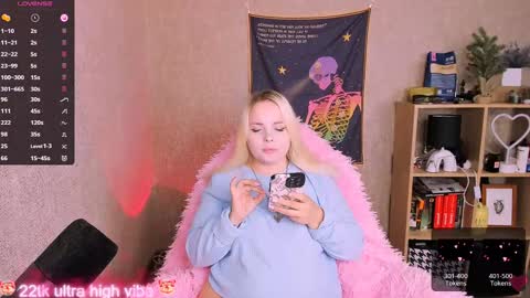 Snapshot of marcelinepeach chatting on January 30, 4:24 pm Sara online show from January 30, 4:24 pm