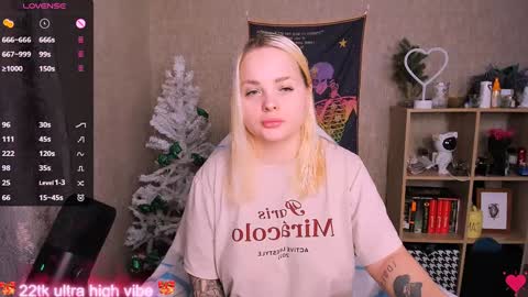 Snapshot of marcelinepeach chatting on January 14, 12:24 pm Sara online show from January 14, 12:24 pm