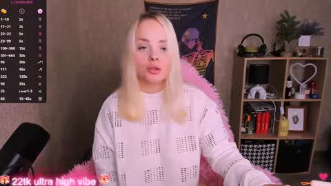Snapshot of marcelinepeach chatting on January 28, 8:26 pm Sara online show from January 28, 8:26 pm