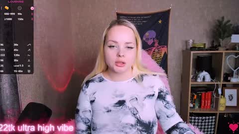 Snapshot of marcelinepeach chatting on February 1, 1:30 pm Sara online show from February 1, 1:30 pm