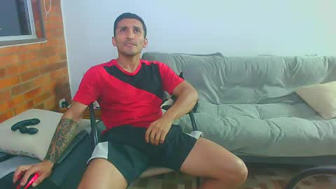 Snapshot of marckmuscle chatting on March 1, 2:26 am Marck Independent model online show from March 1, 2:26 am