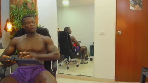 Snapshot of marcusblack_ chatting on February 6, 5:51 pm Marcusssss online show from February 6, 5:51 pm