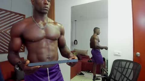 Snapshot of marcusblack_ chatting on February 24, 5:53 pm Marcusssss online show from February 24, 5:53 pm