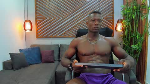 Snapshot of marcusblack_ chatting on February 8, 12:50 pm Marcusssss online show from February 8, 12:50 pm