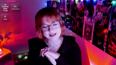 Snapshot of margaret_red chatting on September 13, 12:02 am Margaret online show from September 13, 12:02 am