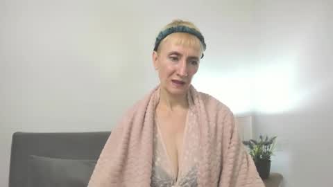 margaretmature online show from October 10, 12:33 pm