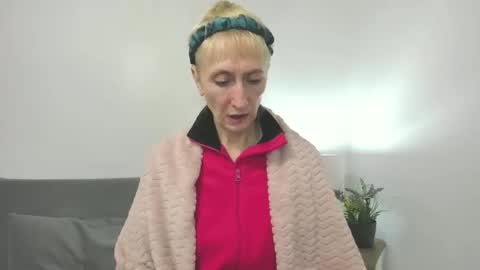 margaretmature online show from October 14, 3:26 pm