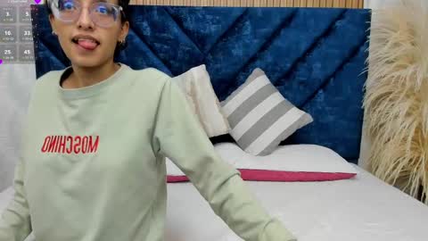 Snapshot of marge_lasander chatting on March 7, 2:04 am Aitana online show from March 7, 2:04 am