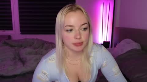 margot_robbie7 online show from October 27, 11:05 pm