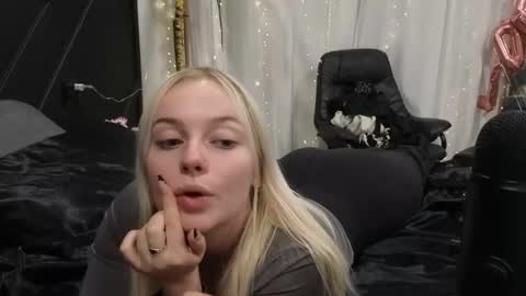 Snapshot of margot_robbie7 chatting on February 13, 3:39 am margot_robbie7 online show from February 13, 3:39 am