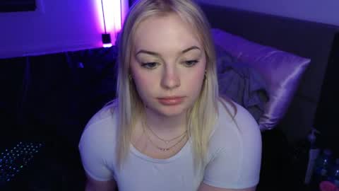 margot_robbie7 online show from April 30, 1:43 am