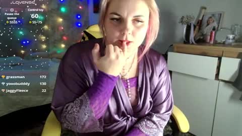 Snapshot of mari_77777 chatting on January 31, 10:20 am Mari online show from January 31, 10:20 am