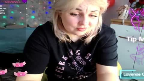 Snapshot of mari_77777 chatting on March 1, 12:23 pm Mari online show from March 1, 12:23 pm