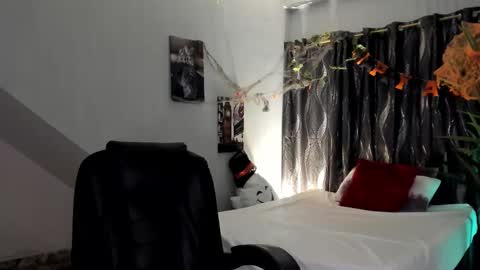 mari_salgado online show from October 21, 2:54 pm