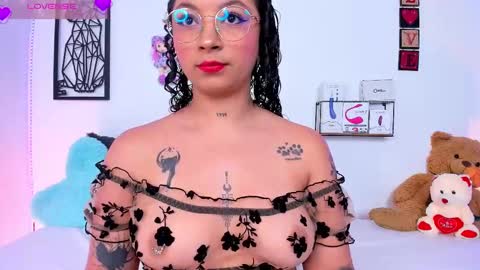 Snapshot of mari_sweett chatting on February 21, 6:37 pm Mari Sweett online show from February 21, 6:37 pm