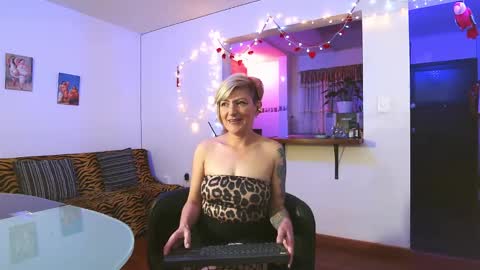 Snapshot of maria_fernandaxxx_ chatting on February 25, 2:03 am Maria fernanda online show from February 25, 2:03 am