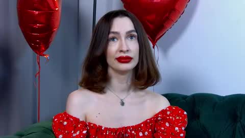 Snapshot of mariamenson chatting on February 14, 1:56 am MariaMenson online show from February 14, 1:56 am