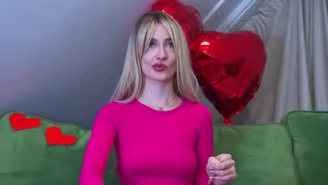 Snapshot of mariamenson chatting on March 1, 5:09 am MariaMenson online show from March 1, 5:09 am