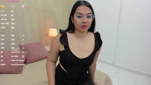 Snapshot of mariana_allen chatting on February 18, 3:31 am Mariana Allen online show from February 18, 3:31 am