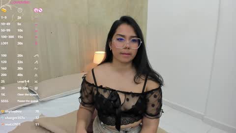 Snapshot of mariana_allen chatting on February 23, 9:33 am Mariana Allen online show from February 23, 9:33 am