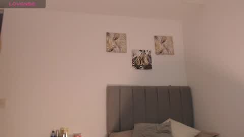 Mariana online show from April 9, 2:37 am