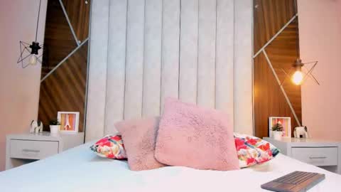 Mariana  online show from November 3, 5:25 pm