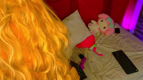 Mariana Prada online show from November 29, 7:27 am