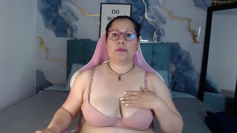 Snapshot of marianasmiith_ chatting on September 13, 2:19 pm marianasmiith_ online show from September 13, 2:19 pm