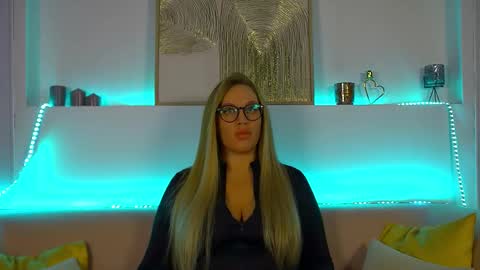 Snapshot of marianeumann chatting on February 19, 12:55 pm Maria online show from February 19, 12:55 pm