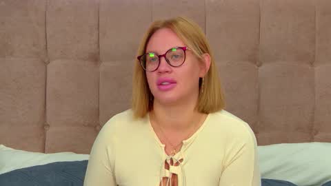 Snapshot of marianeumann chatting on September 18, 6:28 am Maria online show from September 18, 6:28 am