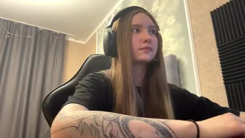 Aria online show from December 1, 9:40 am