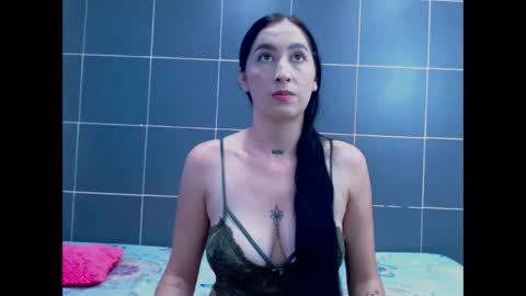 Snapshot of marianngell chatting on October 22, 8:10 pm Mariangel online show from October 22, 8:10 pm