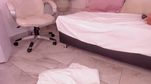 Maria Pettit online show from February 8, 3:21 pm