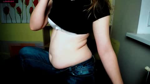 Snapshot of mariatess_ chatting on February 18, 1:33 pm Mariia online show from February 18, 1:33 pm