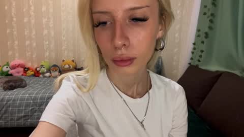 Molly online show from September 18, 7:23 am