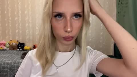 Molly online show from September 22, 7:12 am