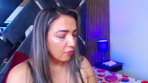 marie_hss online show from February 6, 8:45 pm