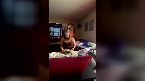 Marie online show from May 31, 4:39 pm