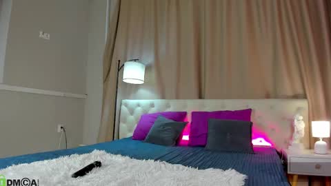 Mariel online show from March 30, 1:17 am