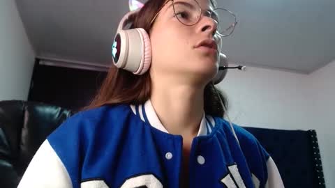 Snapshot of mariel_sins21 chatting on January 22, 3:07 pm Mariie online show from January 22, 3:07 pm