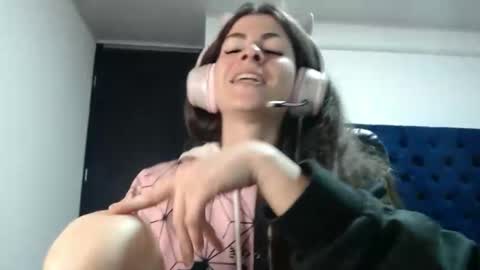 Snapshot of mariel_sins21 chatting on February 22, 2:28 am Mariie online show from February 22, 2:28 am