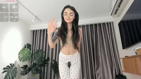 Mia online show from March 22, 12:31 pm