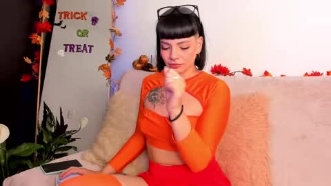 Amelie online show from October 8, 1:50 pm