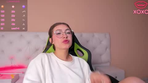 Snapshot of mariie_tayy chatting on February 11, 8:42 pm mariie_tayy online show from February 11, 8:42 pm