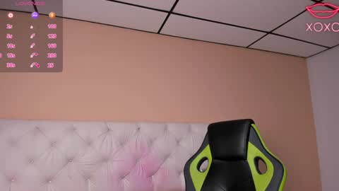 Snapshot of mariie_tayy chatting on February 7, 9:48 pm mariie_tayy online show from February 7, 9:48 pm