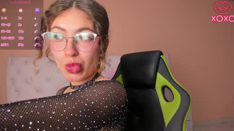 Snapshot of mariie_tayy chatting on January 23, 7:40 pm mariie_tayy online show from January 23, 7:40 pm