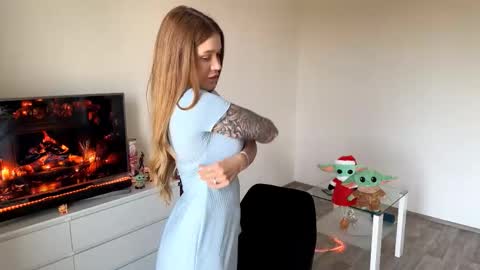 Mia online show from October 31, 9:21 am